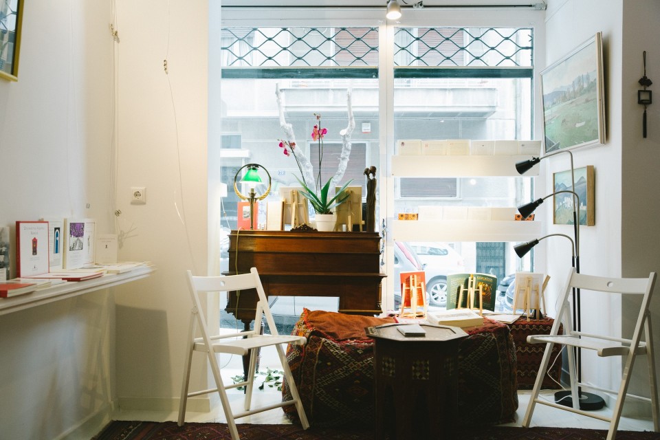 Koukoutsi bookshop in Athens / Ôï âéâëéïðùëåßï "Ôï Êïõêïýôóé" óôçí ÁèÞíá