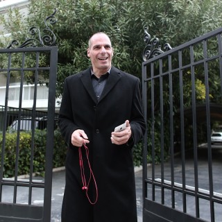 Eπειδή ο Βαρουφάκης είναι υπουργός, θα πρέπει να είναι αλλιώς;