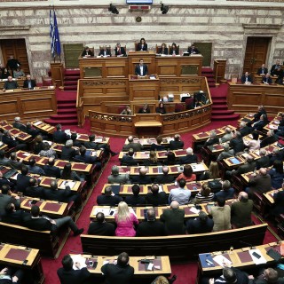 Μέσα στην ημέρα θα κατατεθεί στη Βουλή πρόταση εξέτασης όλων των μνημονίων