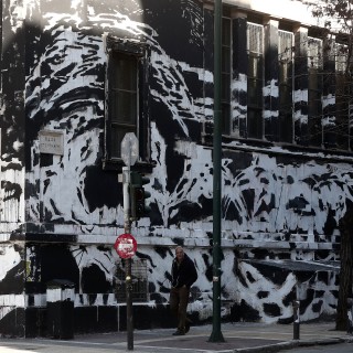 Το Πολυτεχνείο είναι σημειολογικά πολύ καίριο, για να σταθεί ως καμβάς για μια «σύγχρονη Guernica δρόμου».