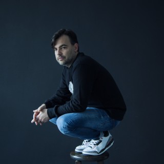 Ο Παναγιώτης Αντύπας έχει σ’ ένα σεντούκι όλα τα συλλεκτικά παπούτσια που ψάχνεις