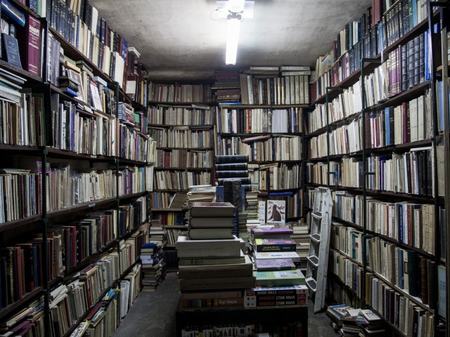 Το παλαιοβιβλιοπωλείο Νικολάκη είναι ο ναός του βιβλίου στην Αθήνα
