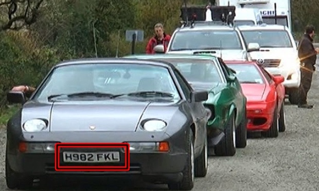 Η Πόρσε του Κλάρκσον με την πινακίδα από τα Νησιά Φόκλαντ