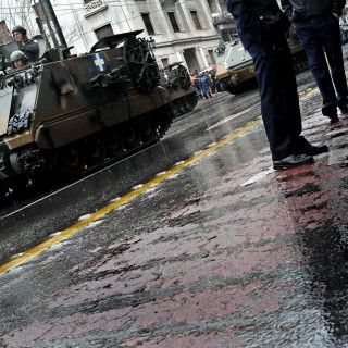 Τανκ, τσάμικα και μαχητικά στην Ελλάδα του 2015