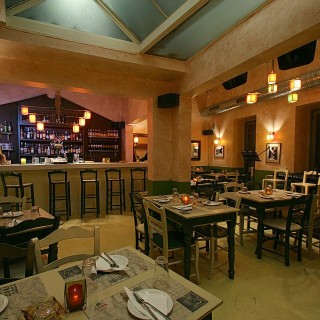 Αμπιμπάγιο: Το κεφάτο μουσικό μεζεδοπωλείο του Θησείου