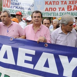 Επαναπρόσληψη των απολυμένων ζητά η ΑΔΕΔΥ