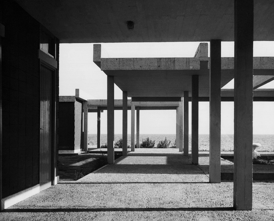 Η Ακτή ΕΟΤ Καβάλας, 1965 (αρχ. Γιώργος Νικολετόπουλος).