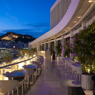 Το Galaxy bar του Hilton ανάμεσα στα 10 καλύτερα  rooftop bar του κόσμου