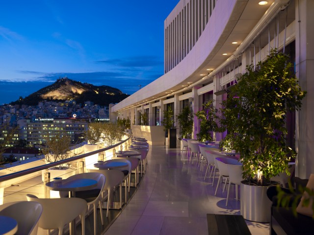 Το Galaxy bar του Hilton ανάμεσα στα 10 καλύτερα  rooftop bar του κόσμου