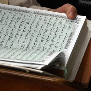 Αθώα κρίθηκε η γυναίκα που κατηγορούταν ότι έκαψε το Κοράνι