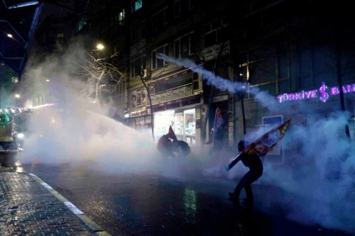 Αναβρασμός επικρατεί σε μεγάλες πόλεις της Τουρκίας ένα χρόνο μετά το θάνατο του Μπεκρίν