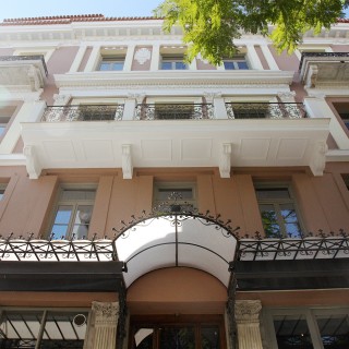 H πλατεία Αγίας Ειρήνης απέκτησε ένα υπέροχο ξενοδοχείο (που όμως ήταν πάντα εκεί)