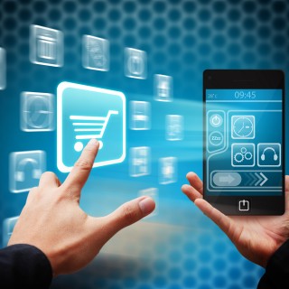 Ψώνια μέσω κινητού: #symvaineitora (infographic)