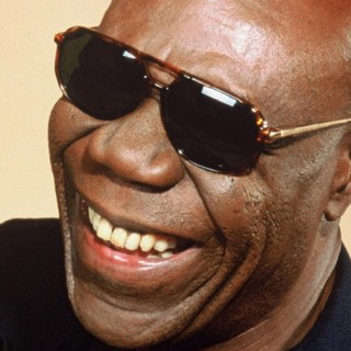 Manu Dibango: «Δεν παίζω αφρικανική μουσική. Παίζω τη δική μου μουσική!»