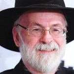 Πέθανε στα 66 του ο μεγάλος παραμυθάς της φανταστικής λογοτεχνίας, Σερ Τέρι Πράτσετ