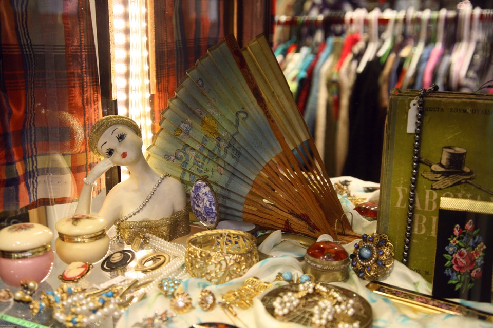 Λεπτομέρειες από το σκρίνιο του Like Yesterday's 