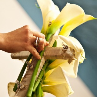 Εικόνες από το στολισμό του επιταφίου στην ενορία της Αγίας Παρασκευής Τήνου