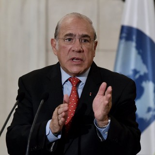 ΟΟΣΑ: Το 43,4% του εισοδήματος των Ελλήνων καταλήγει σε εφορία και ασφαλιστικά ταμεία