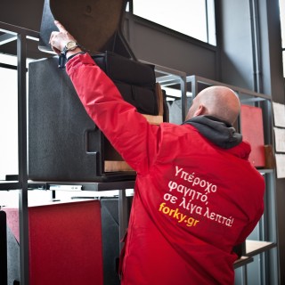 To forky.gr σου φέρνει πεντανόστιμο φαγητό στο χώρο σου σε 15 λεπτά