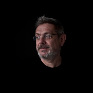 Ο ‘Αγγελος Τσέκερης μας εξηγεί την αλλιώτικη ιστορία του Νίκου Ζαχαριάδη