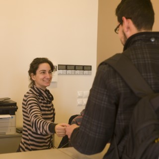 Ένας Σταθμός Αλληλεγγύης απέναντι από τον Σταθμό Λαρίσης