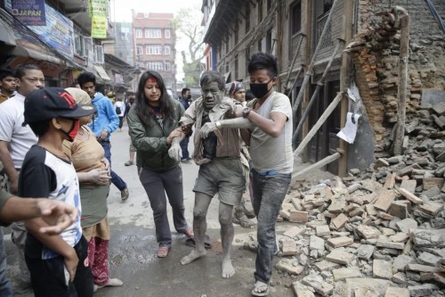 3.700 νεκροί ο μέχρι τώρα απολογισμός από το σεισμό στο Νεπάλ