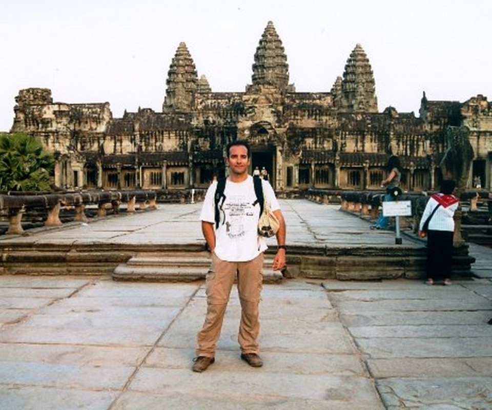 Angkor Wat στην Καμπότζη,  το μεγαλύτερο θρησκευτικό μνημείο του κόσμου 