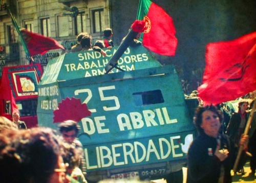 Στις 25 Απριλίου 1974 έγινε η Επανάσταση των Γαρυφάλλων
