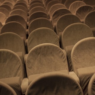 5+1 θεατρικές παραστάσεις που πρέπει να δείτε πριν τελειώσουν