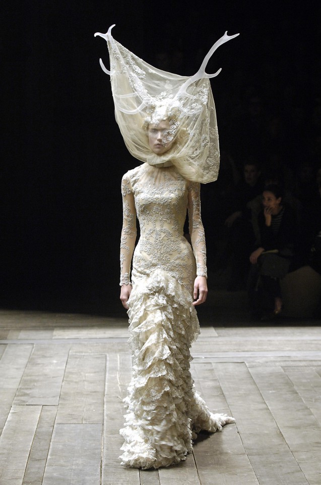 5._Tulle_and_lace_dress_with_veil_and_antlers_Widows_of_Culloden_AW_2006-07._Model_Raquel_Zimmermann_Viva_London._Image_firstVIEW
