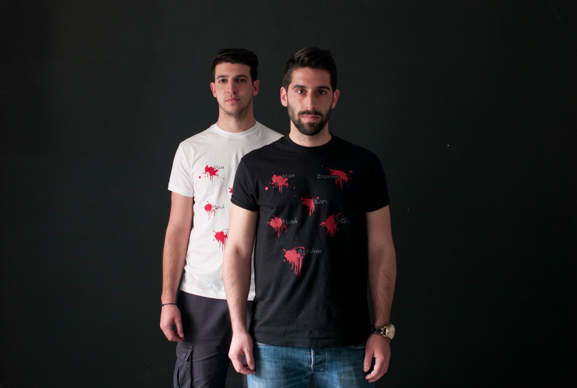 Ο Οννίκ και ο Ραζμίν μεγάλωσαν στην Αθήνα και παρακολούθησαν σε μικρή ηλικία το αρμένικο σχολείο. Όπως μας είπαν, οι δραστηριότητες που αναπτύσσουν στο πλαίσιο της Αρμένικης Νεολαίας είναι αναπόσπαστο κομμάτι της καθημερινής τους ζωής.