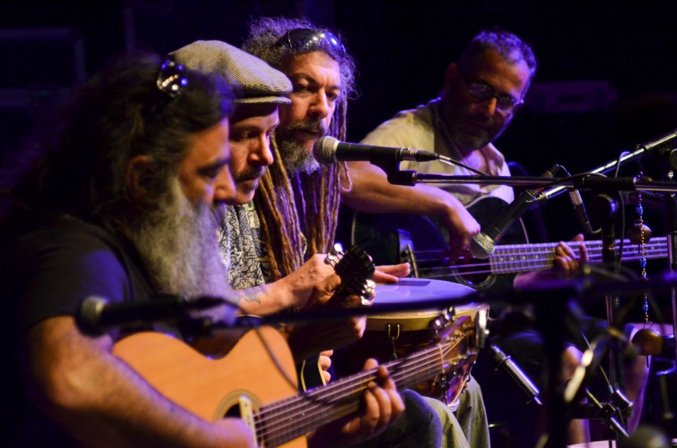 Το μουσικό σχήμα «Κάτω από το δέντρο».