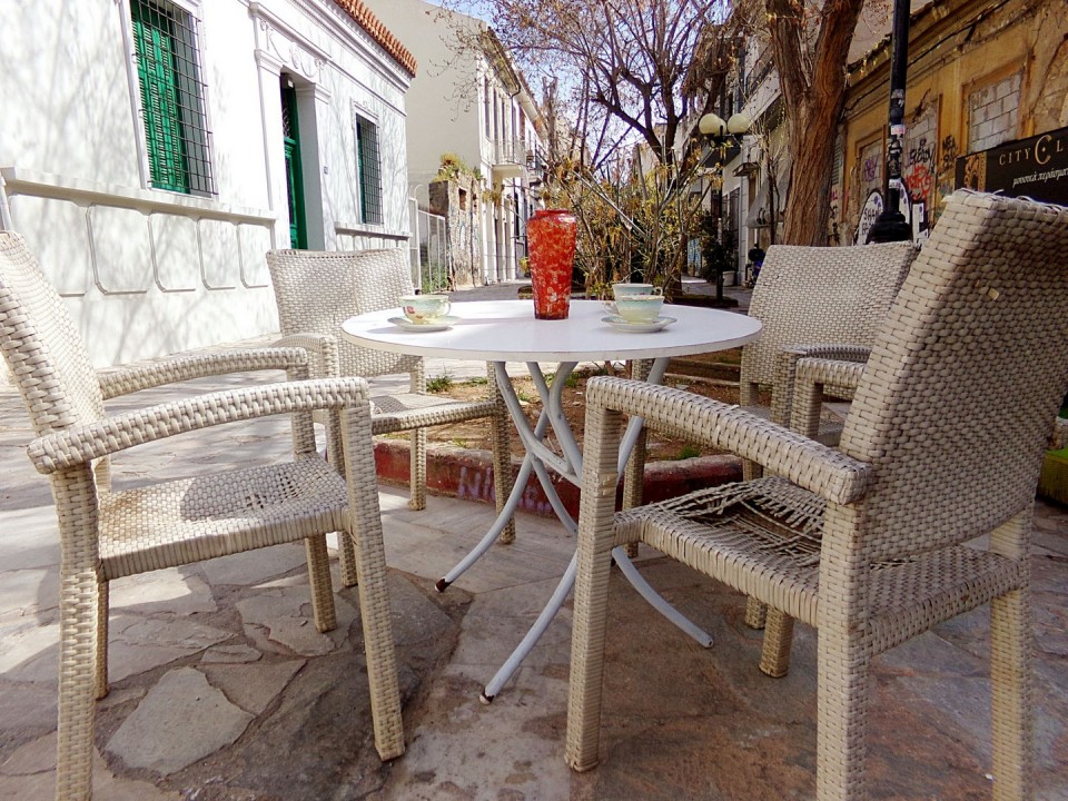 Τώρα που ανοίγει και ο καιρός, δε θα 'θελες κάτι για το μπαλκόνι;