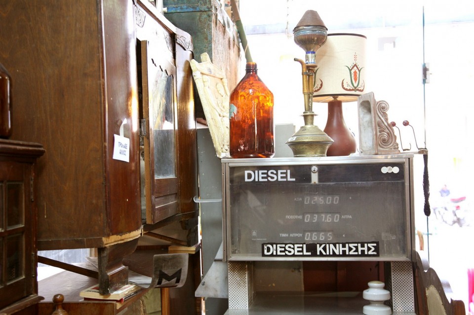 Στις Παλιοσυνήθειες μπορείς να φουλάρεις... το σπίτι σου!