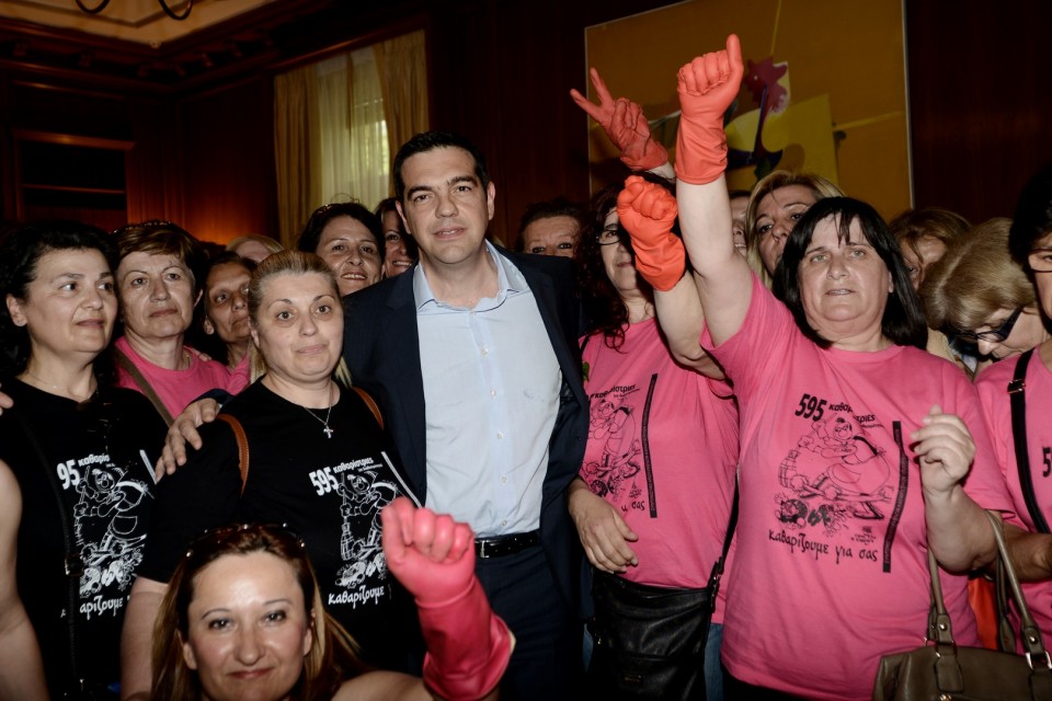 Alexis Tsipras - cleaning ladies  / ÁëÝîçò Ôóßðñáò  - Êáèáñßóôñé