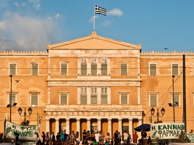 Φωταγωγείται η Βουλή των Ελλήνων για την Παγκόσμια Ημέρα κατά του Καρκίνου