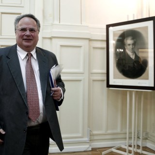 Δείτε σε βίντεο το Nίκο Κοτζιά να τραγουδά το “We Are The World” σε Σύνοδο του ΝΑΤΟ