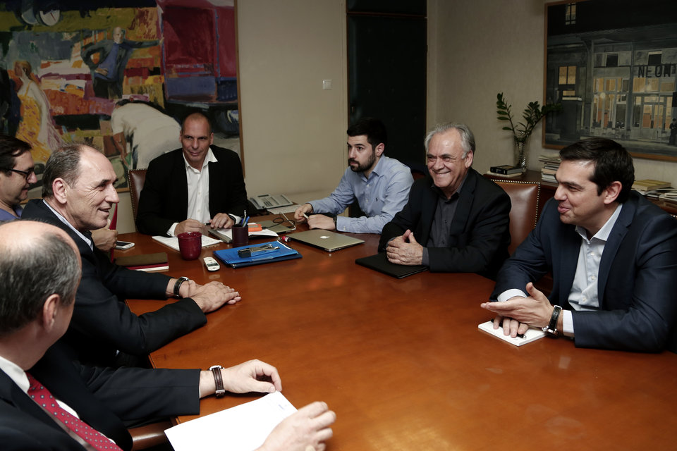 Τους κάνει όλους κεφάτους. 