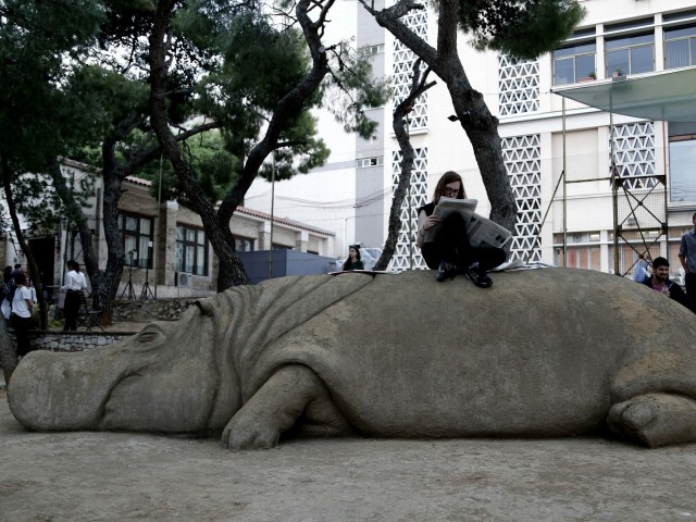 Άνθρωποι και τέρατα μαζί στην ίδια πόλη