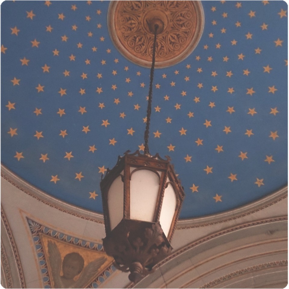 Φανάρι στην εκκλησία της Αγ. Ειρήνης