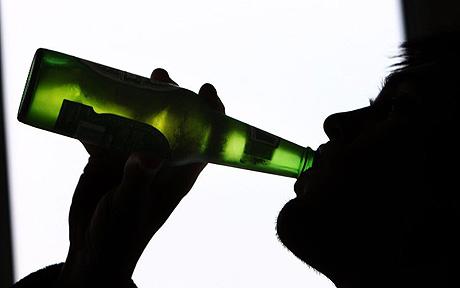 Ακόμη και η μέτρια κατανάλωση αλκοόλ αυξάνει τον καρδιαγγειακό κίνδυνο δείχνει διεθνής έρευνα