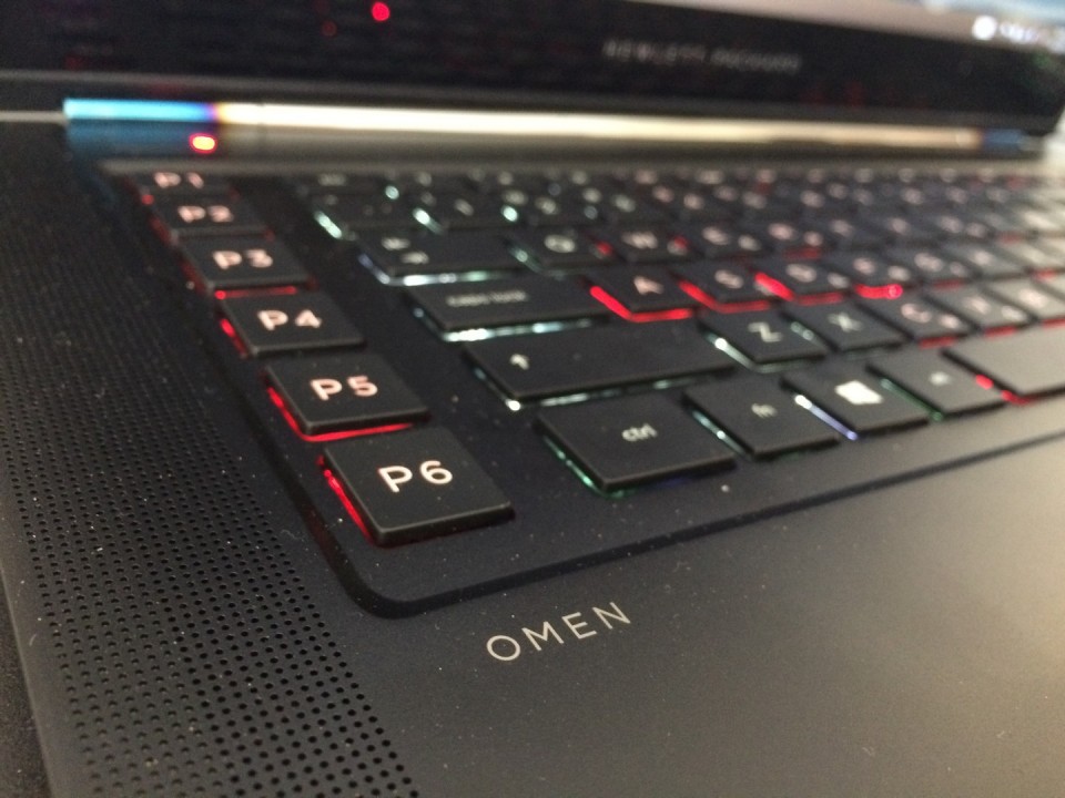 Το φωτιζόμενο πληκτρολόγιο του HP Omen σας επιτρέπει να επιλέξετε εσείς το χρώμα στο οποίο θα πληκτρολογείτε.