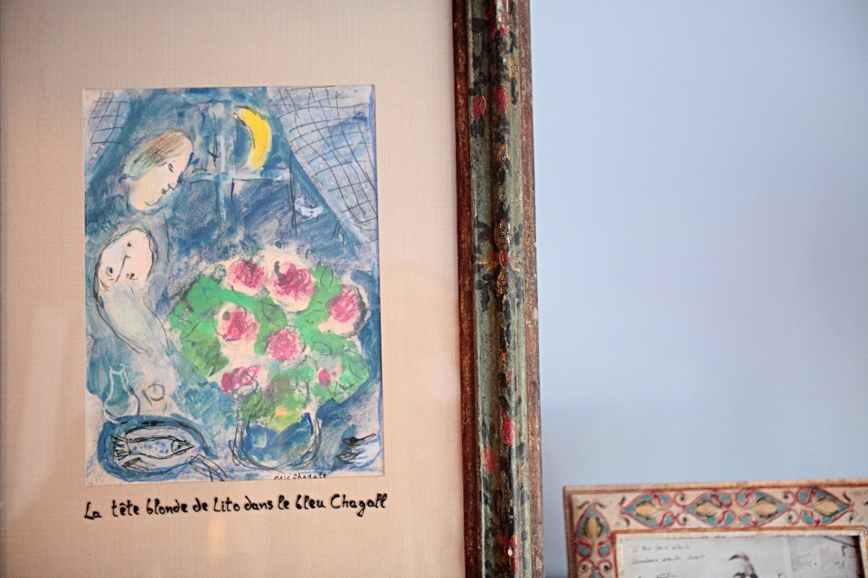 Πίνακας του Ρώσου ζωγράφου Μαρκ Σαγκάλ. Εκθεση με θέμα την Γυναικεία Μυκονιάτικη Ενδυμασία στο Ίδρυμα Αγγελου και Λητώς Κατακουζηνού