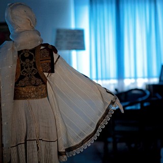 Πήγαμε στην έκθεση για τη γυναικεία μυκονιάτικη ενδυμασία‏