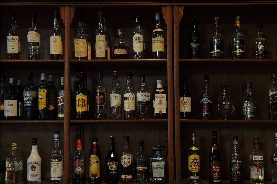 Το πρόβλημα ίσως να μην έχει να κάνει τόσο με την πληρωμή ενός χαμηλού αντιτίμου για την κράτηση ενός εστιατορίου, αλλά με το γενικότερο πρόβλημα των υψηλών τιμών που υπάρχουν στην Ελλάδα.