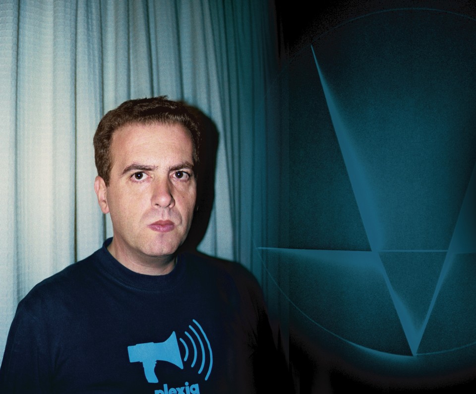 Ο αρχισυντάκτης της Κόκκινης Καρφίτσας και μέλος του συγκροτήματος ΜΚ-Ο, Σωκράτης Παπαχατζής.