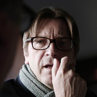 Φερχόφστατ προς Τσίπρα: Δείξτε μας ότι είστε πραγματικός ηγέτης κι όχι ένας ψευδοπροφήτης