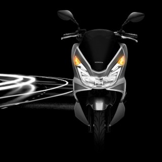 Το Honda PCX είναι τo super scooter που θα σε μαγνητίσει