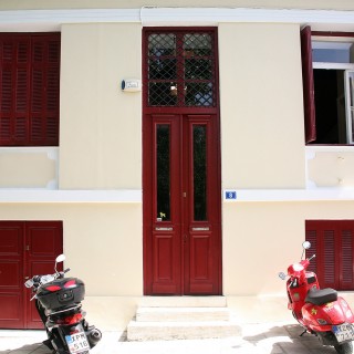 Πίσω από αυτήν την κόκκινη πόρτα κρύβεται το νέο talk of the town. H Popaganda την άνοιξε πρώτη!