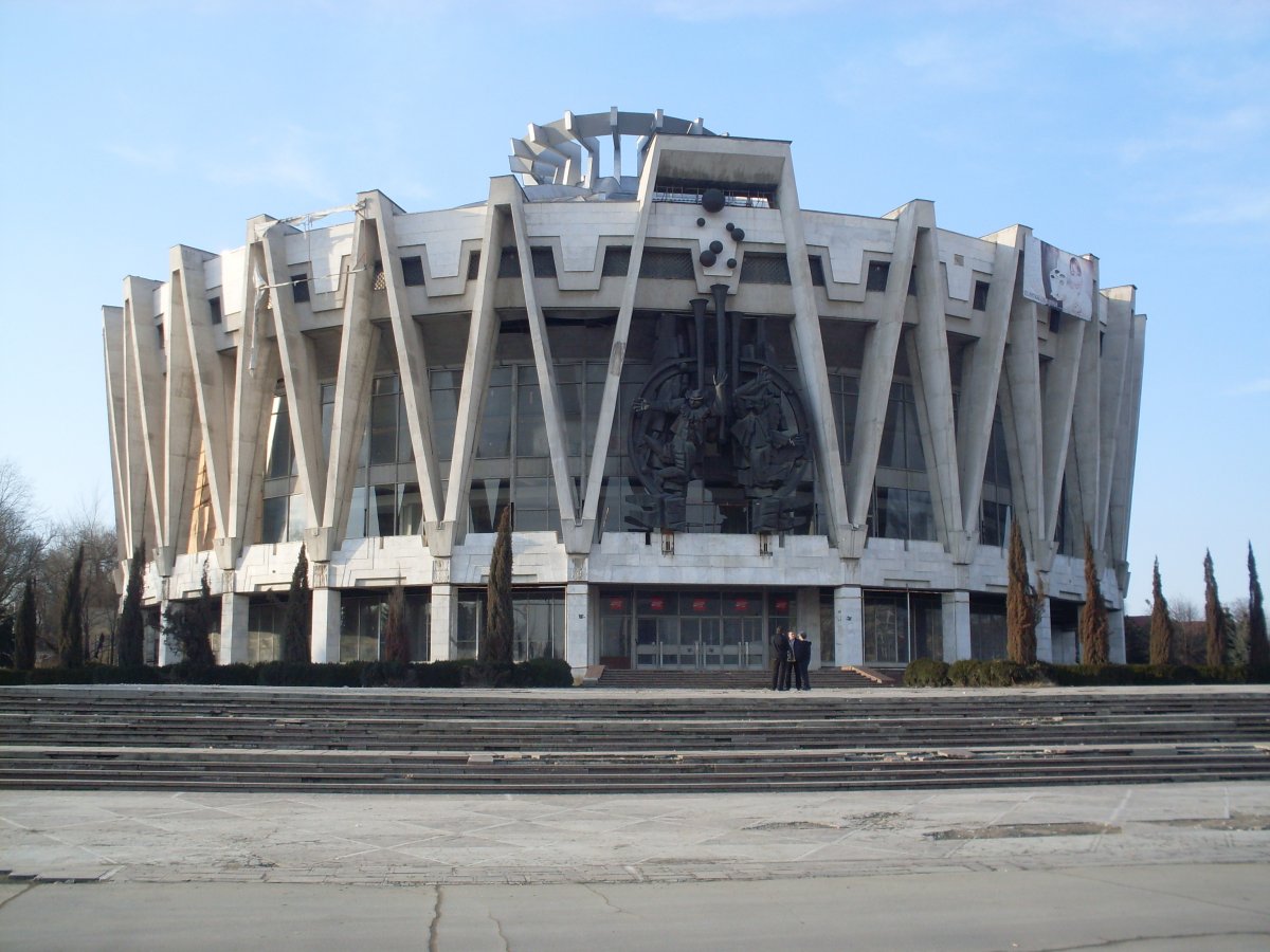 Στο Chisinau, της Μολδαβίας, ο άσχημος αυτός κύκλος, χτισμένος το 1981 έχει εγκαταλειφθεί εντελώς.